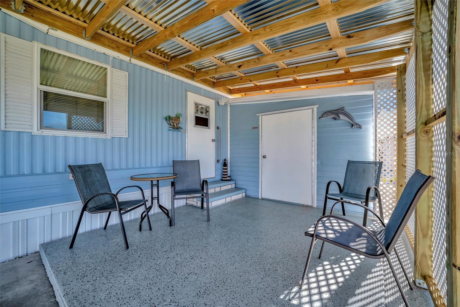 128 E SAINT JOHNS WAY, APOLLO BEACH, FL, 33572