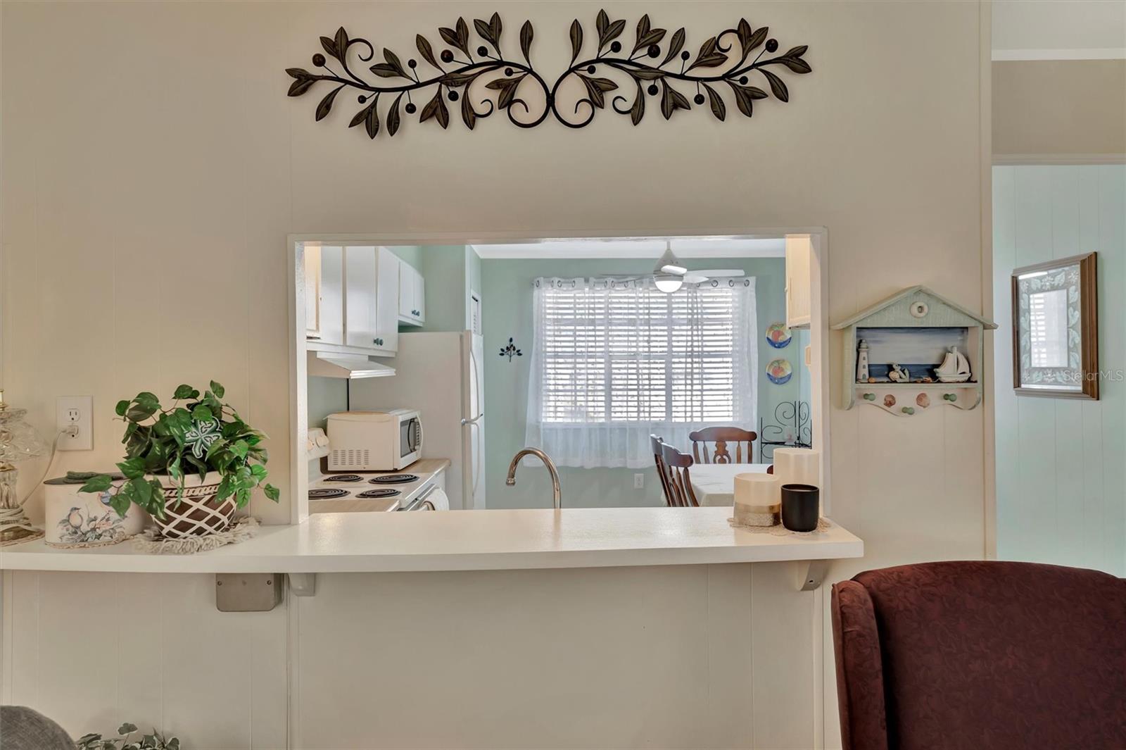 128 E SAINT JOHNS WAY, APOLLO BEACH, FL, 33572