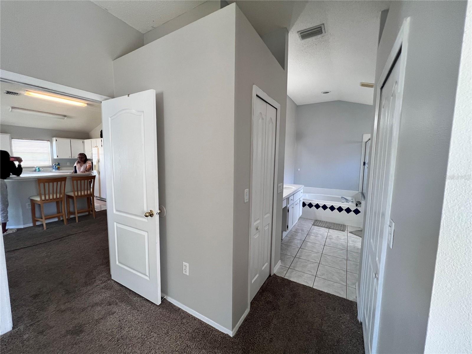 418 HENDERSON AVE, SEFFNER, FL, 33584