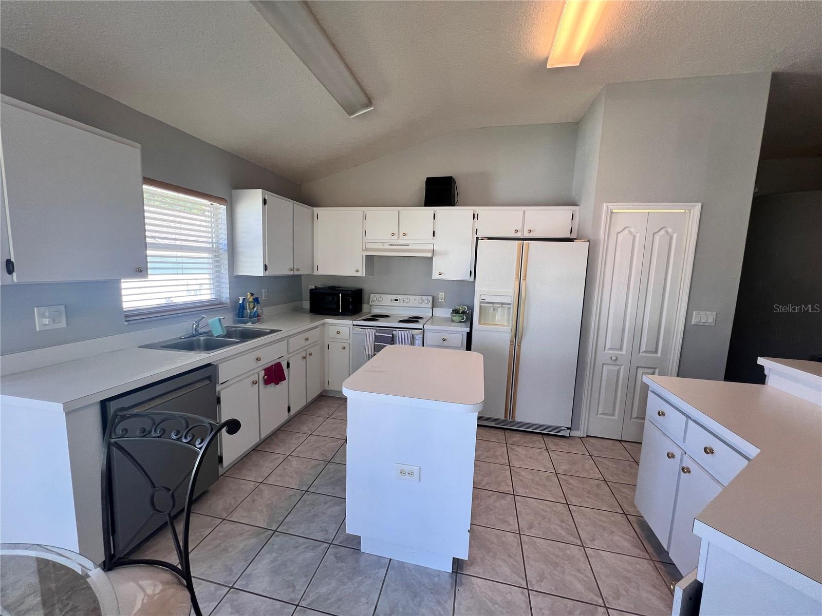 418 HENDERSON AVE, SEFFNER, FL, 33584