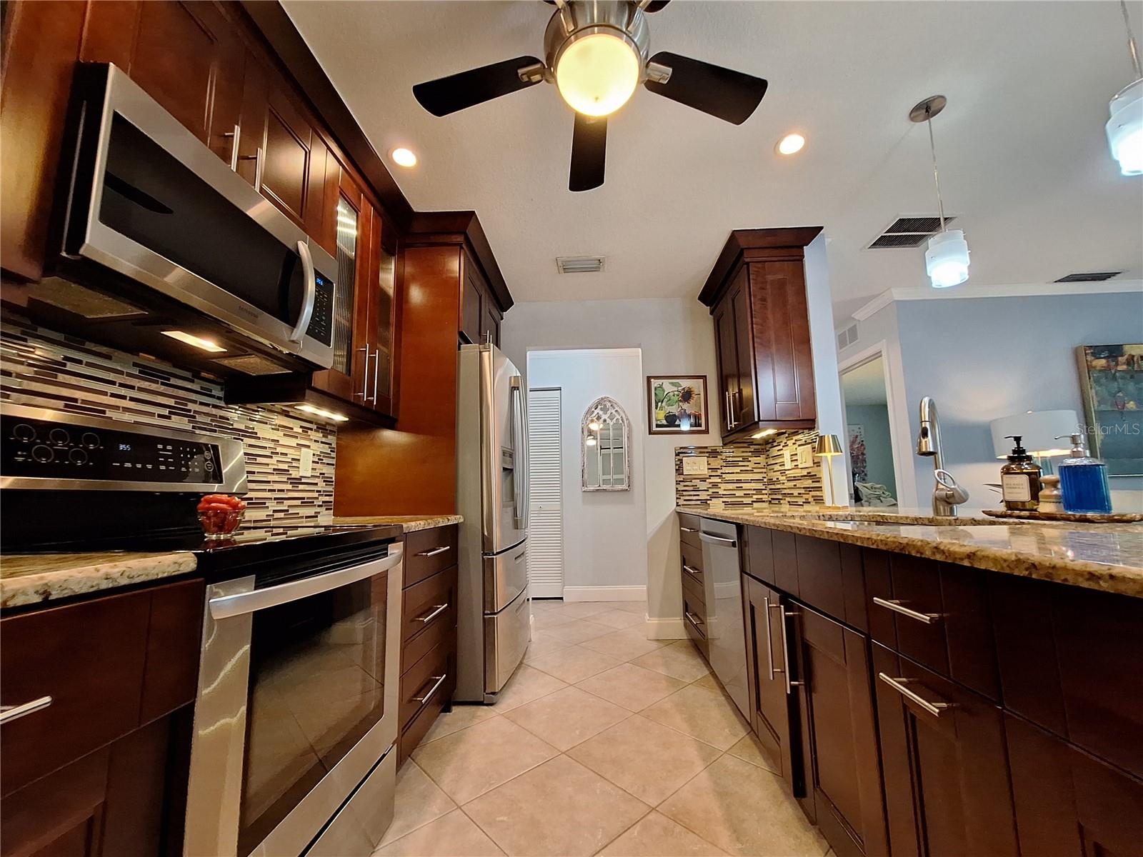 30 HARBOR LAKE CIR, SAFETY HARBOR, FL, 34695