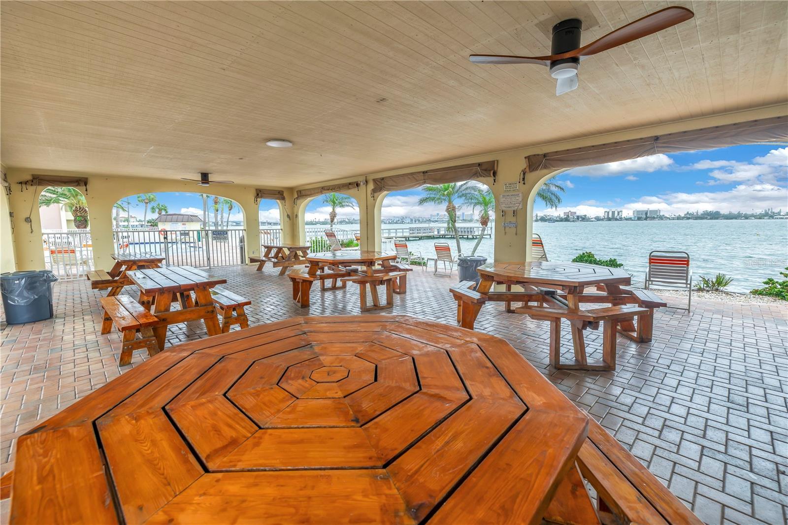 4550 COVE CIR #408, ST PETERSBURG, FL, 33708