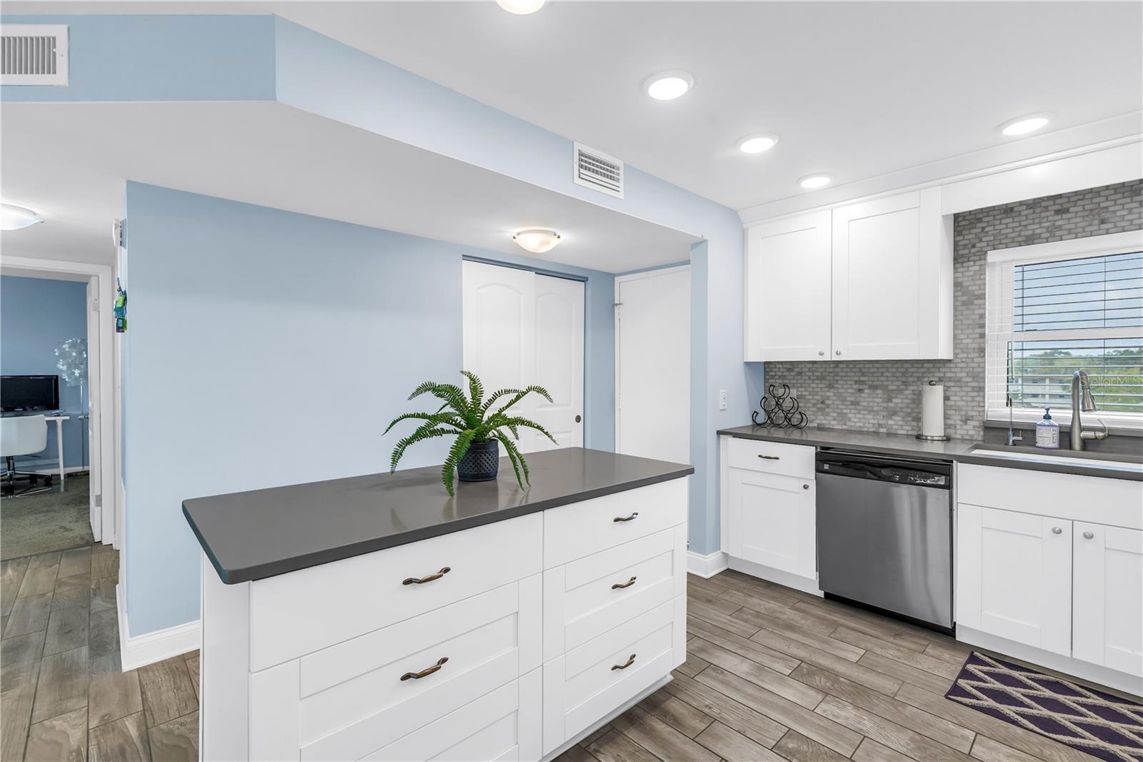 4550 COVE CIR #408, ST PETERSBURG, FL, 33708