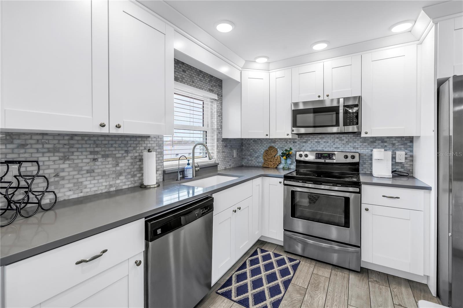 4550 COVE CIR #408, ST PETERSBURG, FL, 33708