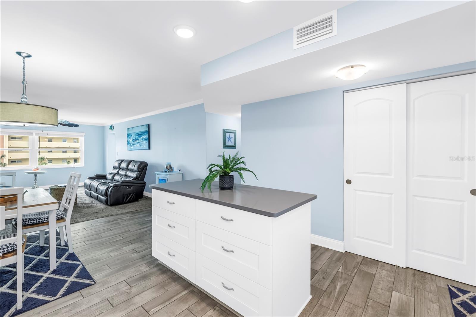 4550 COVE CIR #408, ST PETERSBURG, FL, 33708