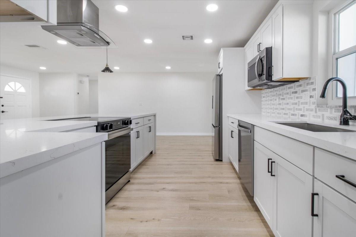 1924 SKY DR, CLEARWATER, FL, 33755