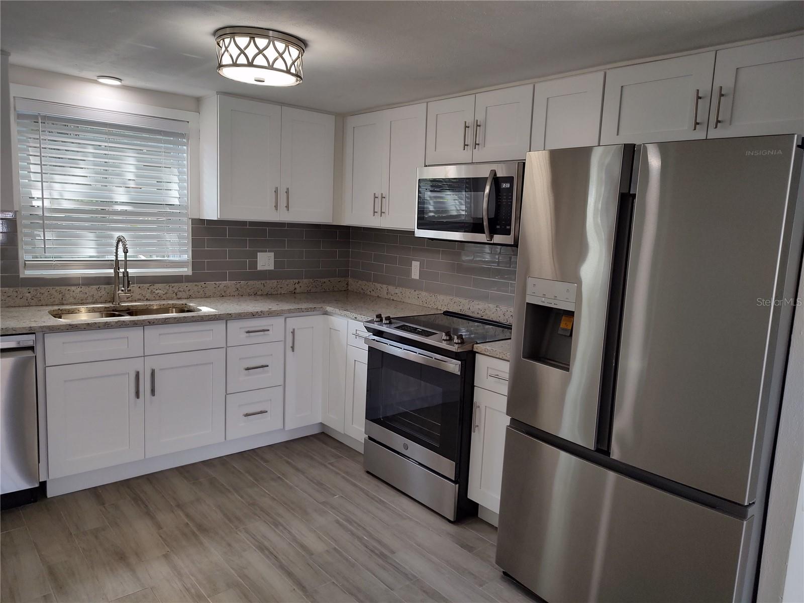 301 MYSTIC LAKE DR N, ST PETERSBURG, FL, 33702