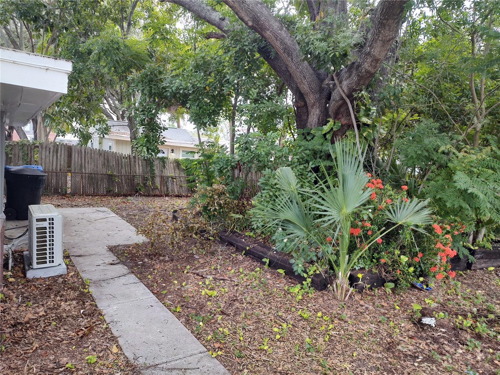 301 MYSTIC LAKE DR N, ST PETERSBURG, FL, 33702
