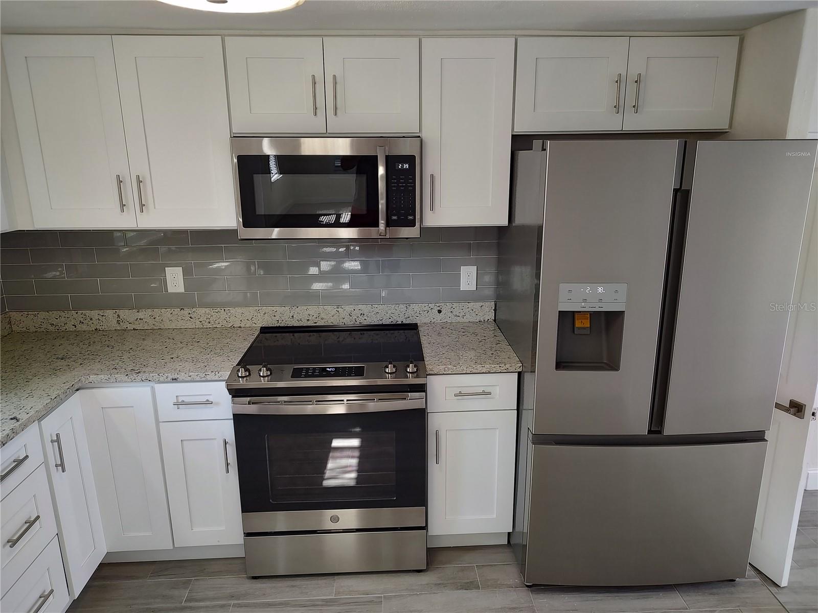 301 MYSTIC LAKE DR N, ST PETERSBURG, FL, 33702