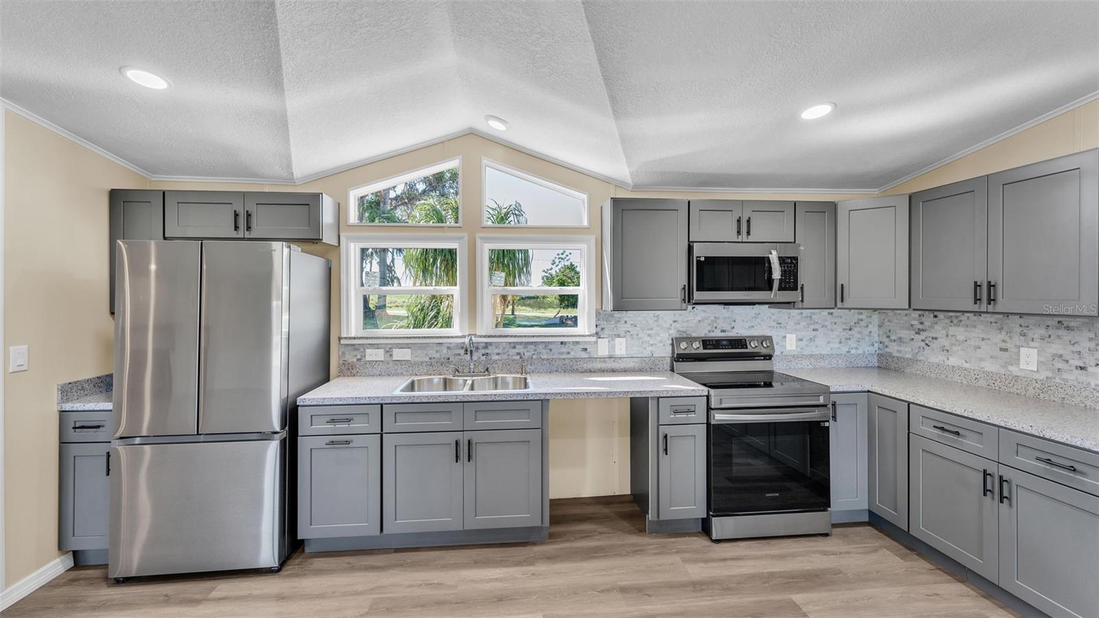 3002 MIDWAY RD, PLANT CITY, FL, 33565
