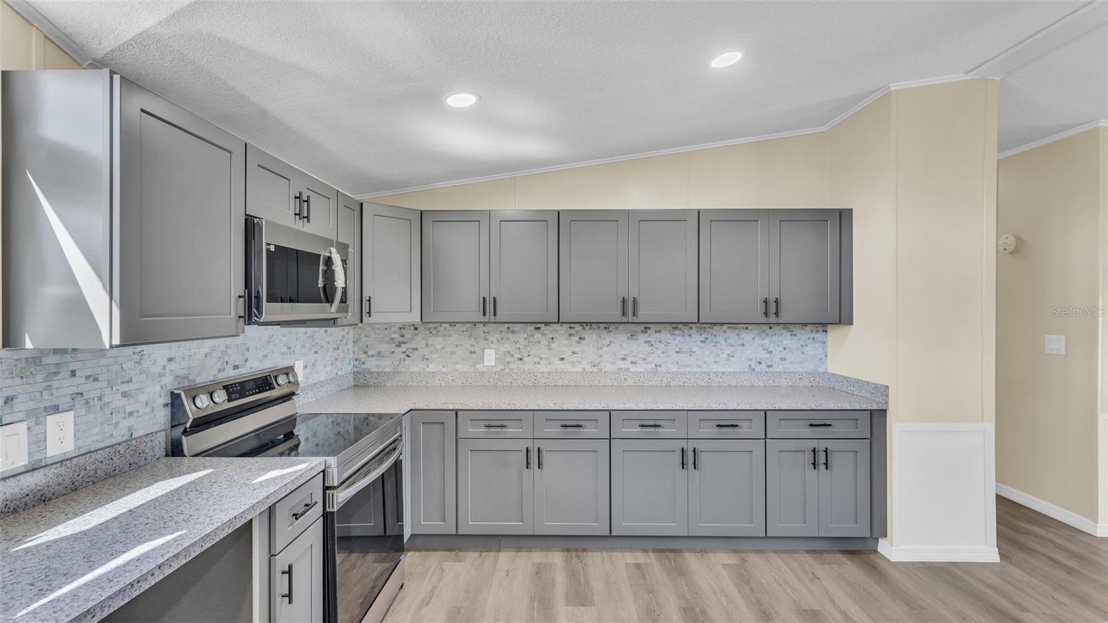 3002 MIDWAY RD, PLANT CITY, FL, 33565