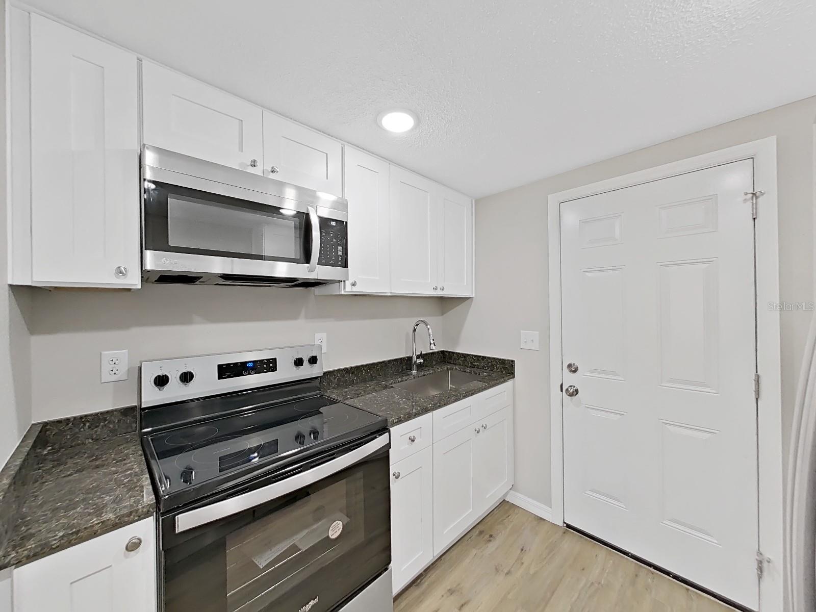 10404 HERSHEY RD, THONOTOSASSA, FL, 33592