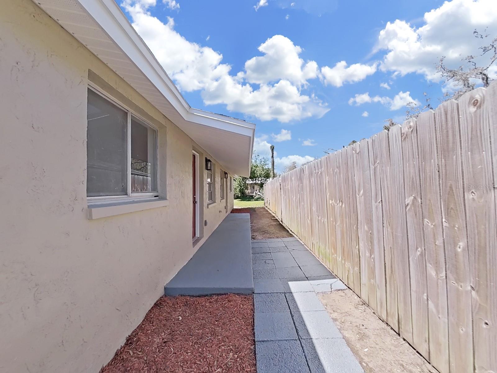 10404 HERSHEY RD, THONOTOSASSA, FL, 33592