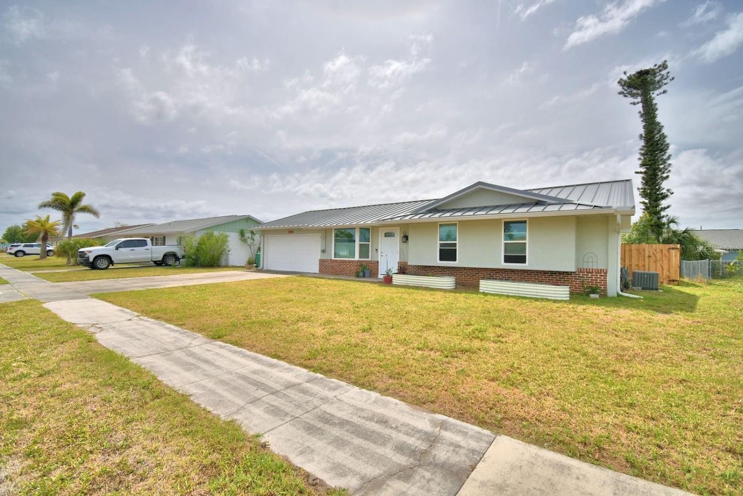 13495 NEWPORT AVE, PORT CHARLOTTE, FL, 33981
