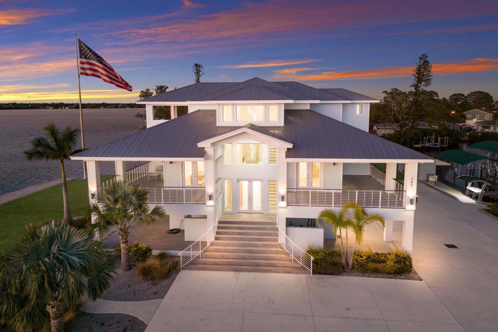 327 RIVERPOINT DR NE, BRADENTON, FL, 34208