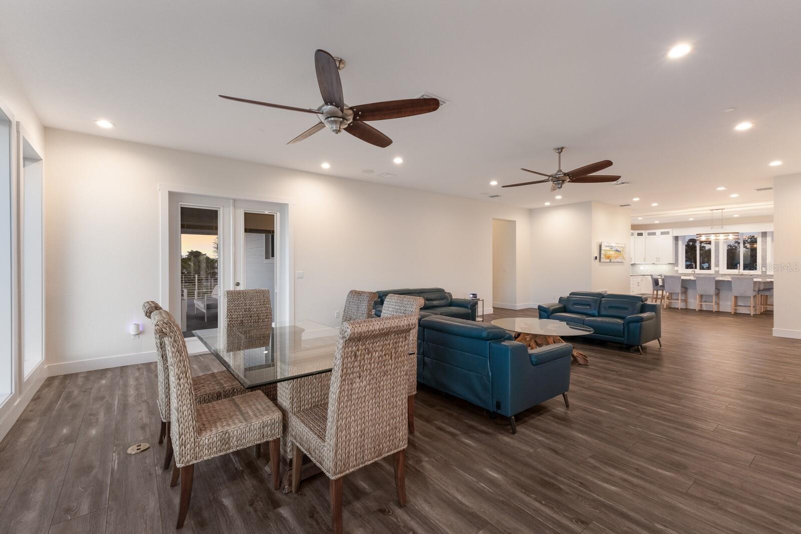 327 RIVERPOINT DR NE, BRADENTON, FL, 34208