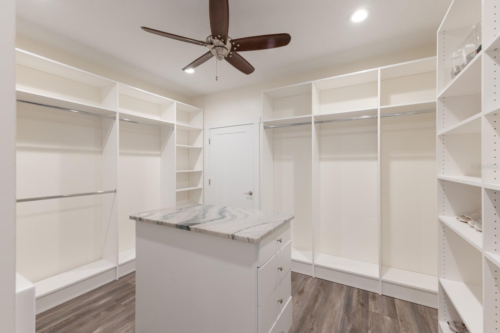 327 RIVERPOINT DR NE, BRADENTON, FL, 34208