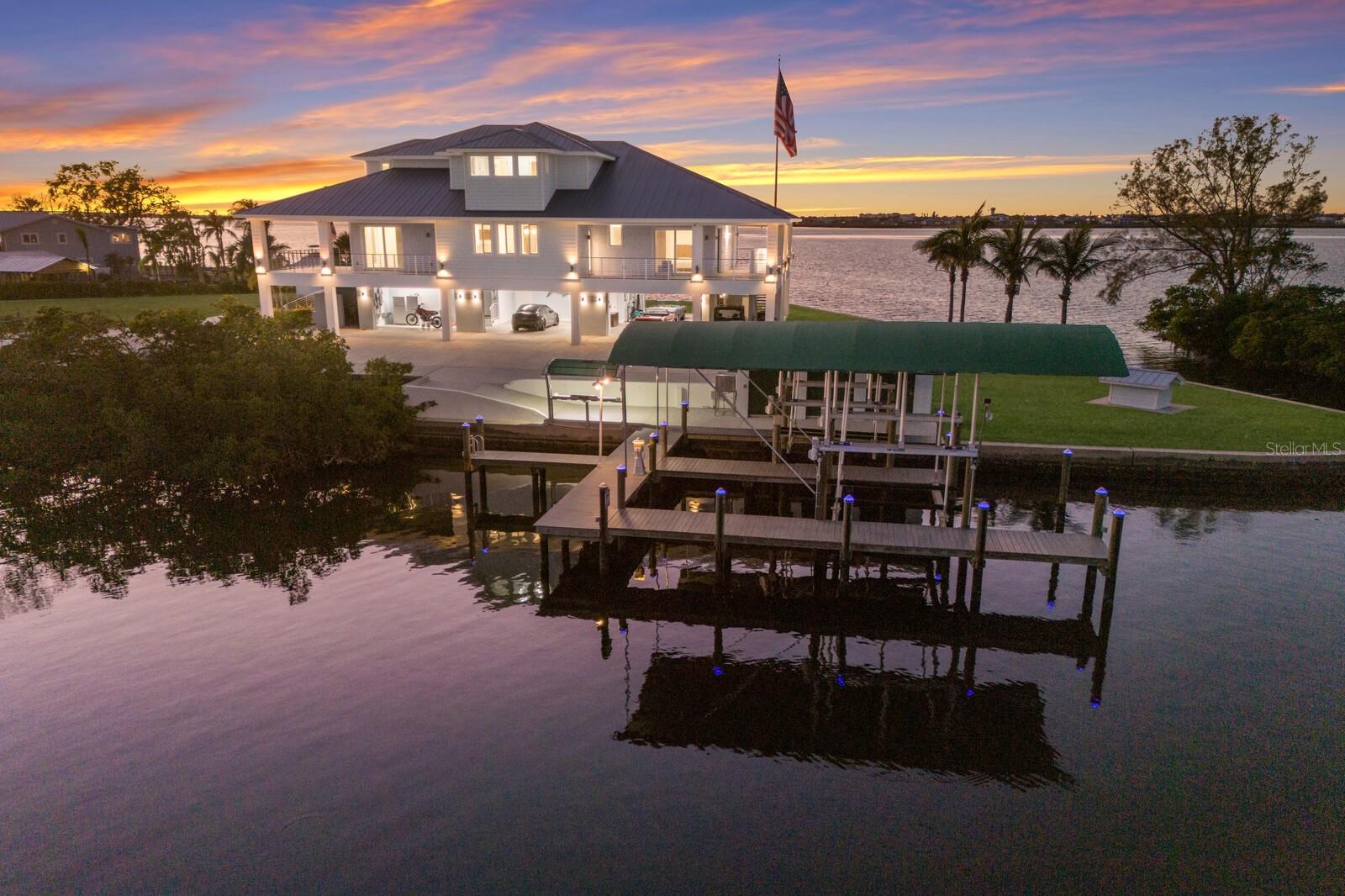 327 RIVERPOINT DR NE, BRADENTON, FL, 34208