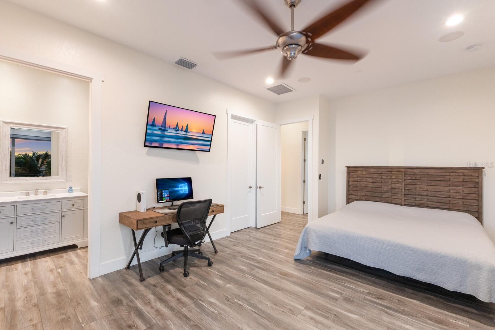327 RIVERPOINT DR NE, BRADENTON, FL, 34208