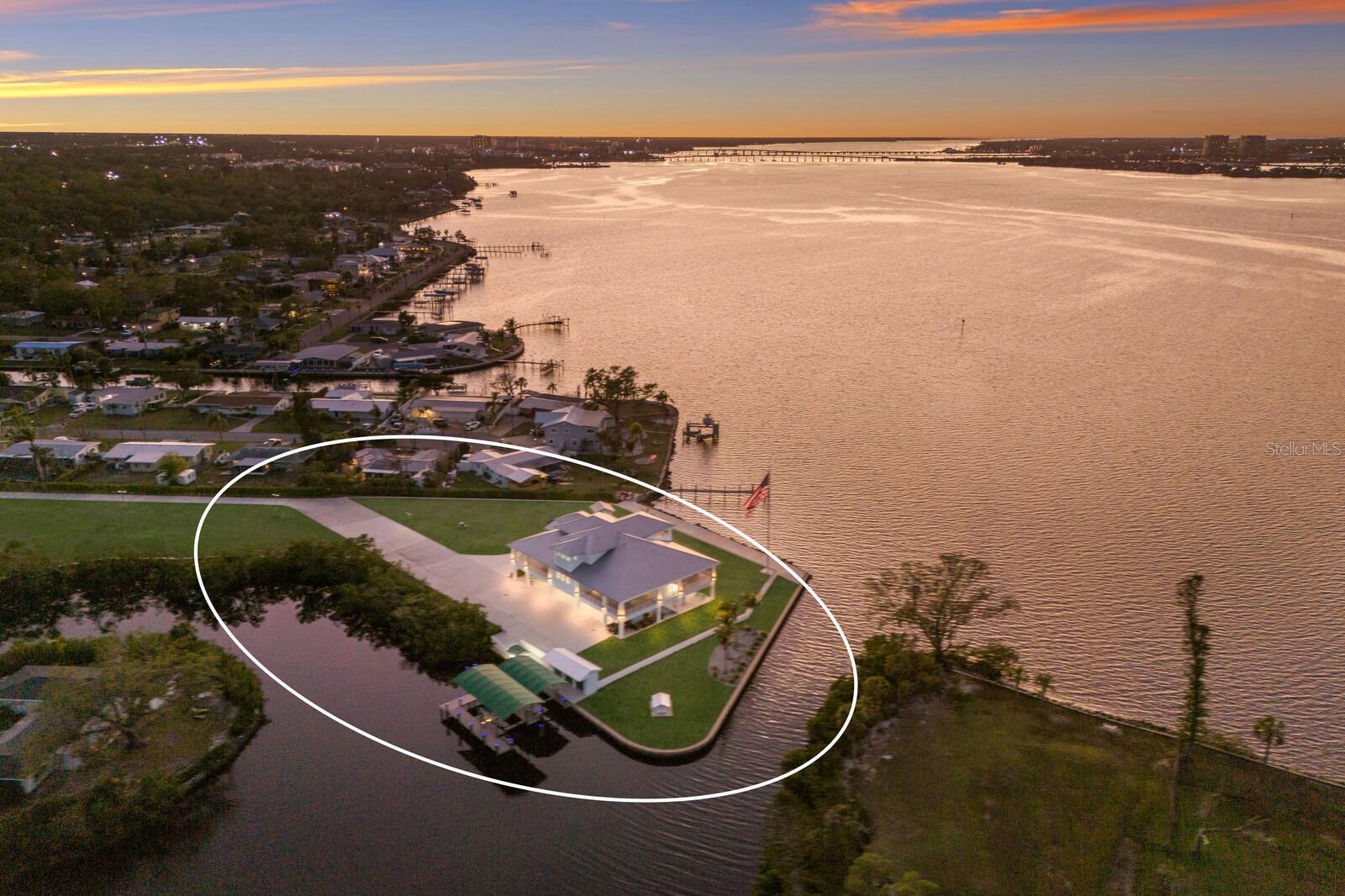 327 RIVERPOINT DR NE, BRADENTON, FL, 34208
