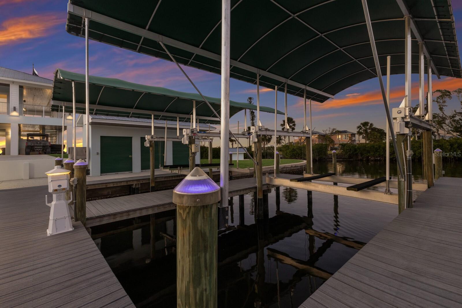 327 RIVERPOINT DR NE, BRADENTON, FL, 34208