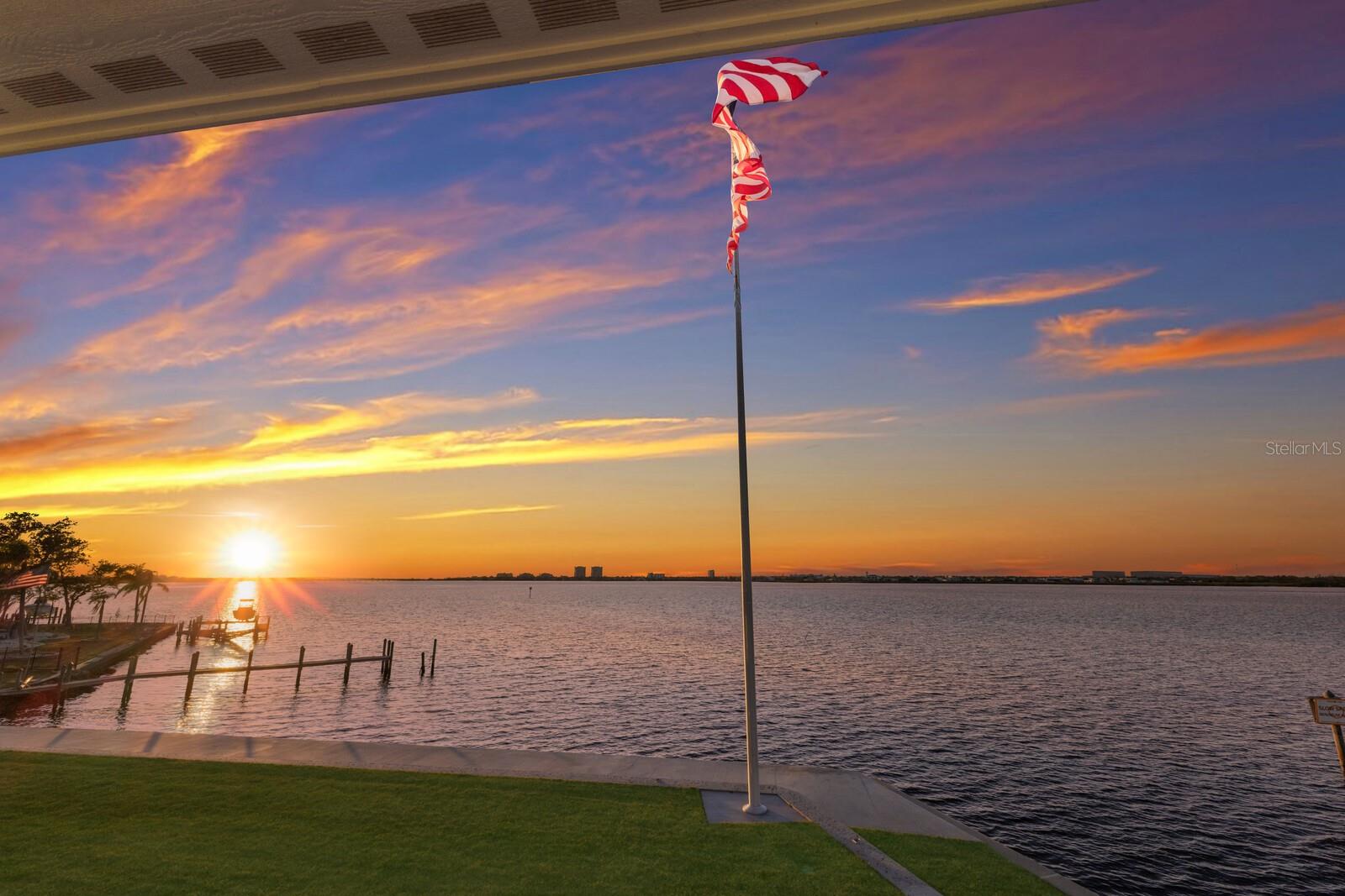 327 RIVERPOINT DR NE, BRADENTON, FL, 34208