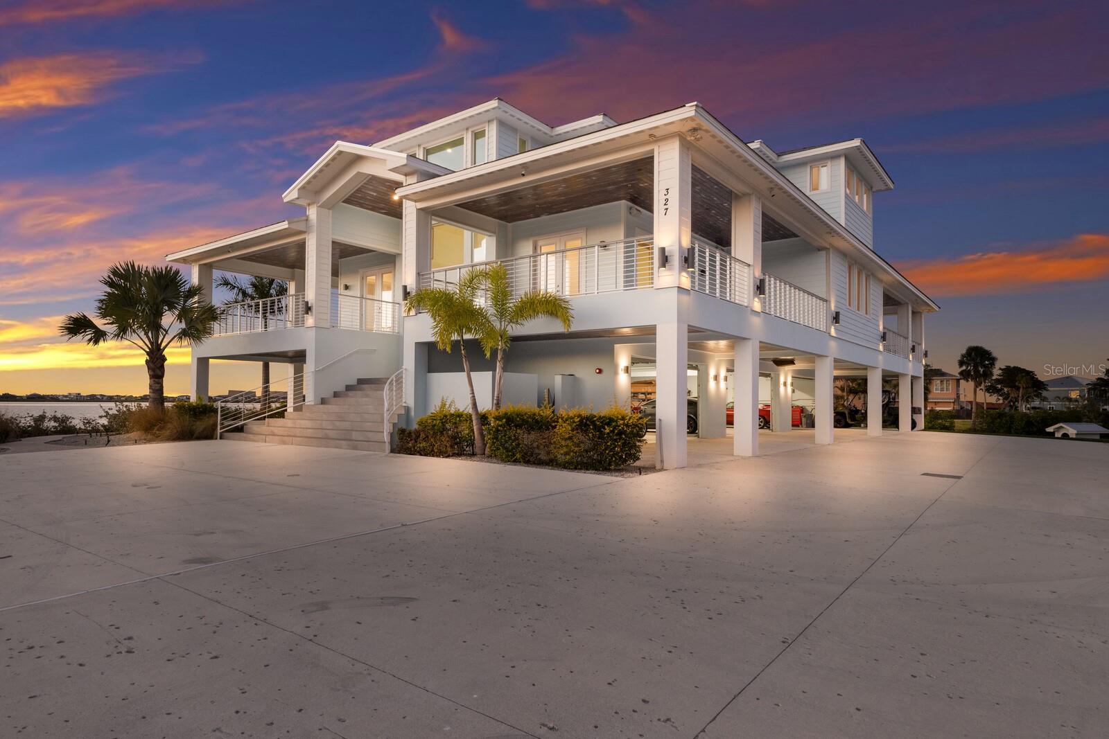 327 RIVERPOINT DR NE, BRADENTON, FL, 34208
