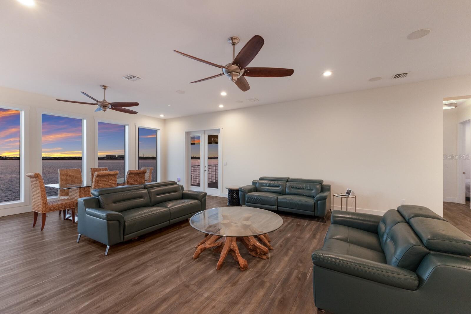 327 RIVERPOINT DR NE, BRADENTON, FL, 34208
