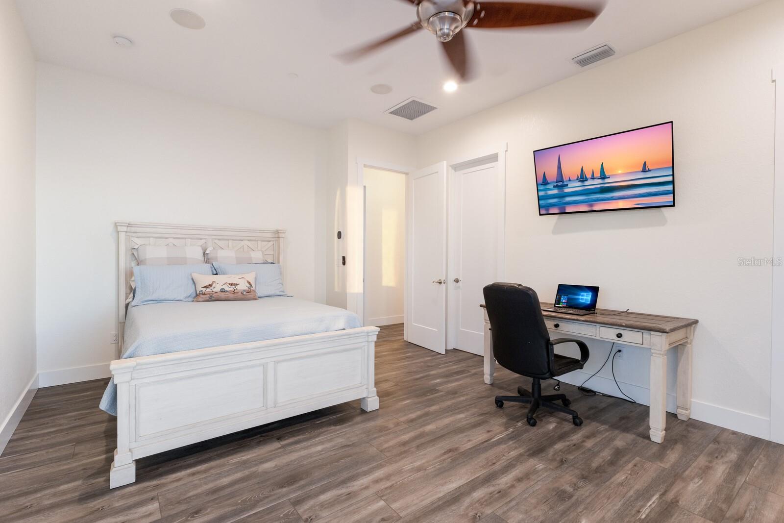 327 RIVERPOINT DR NE, BRADENTON, FL, 34208