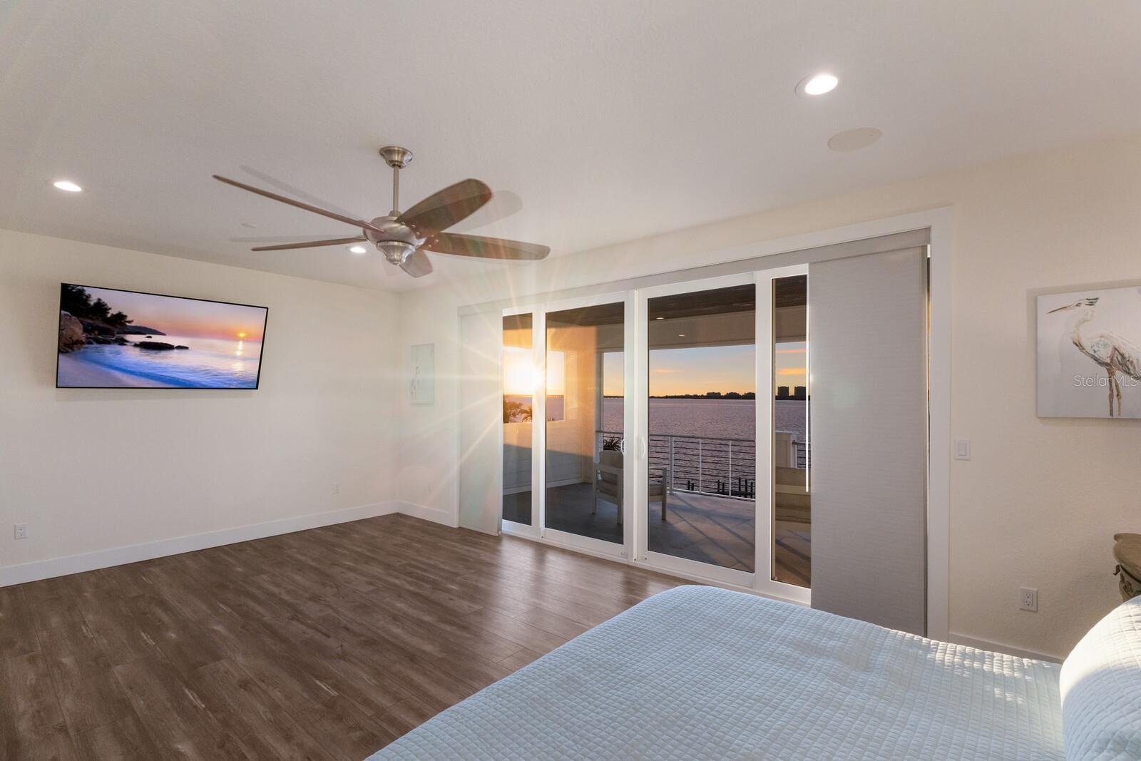 327 RIVERPOINT DR NE, BRADENTON, FL, 34208