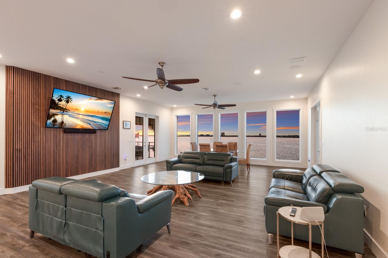 327 RIVERPOINT DR NE, BRADENTON, FL, 34208