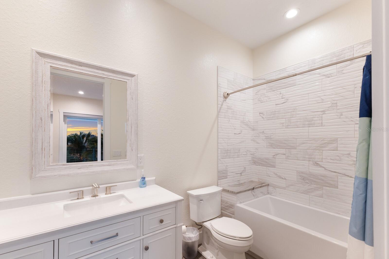 327 RIVERPOINT DR NE, BRADENTON, FL, 34208