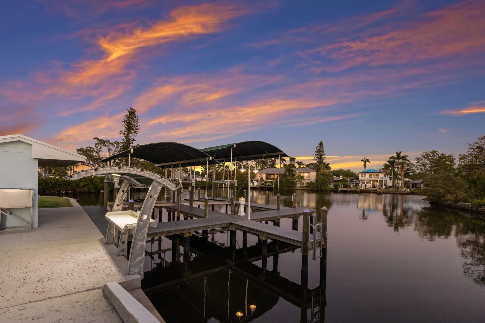 327 RIVERPOINT DR NE, BRADENTON, FL, 34208