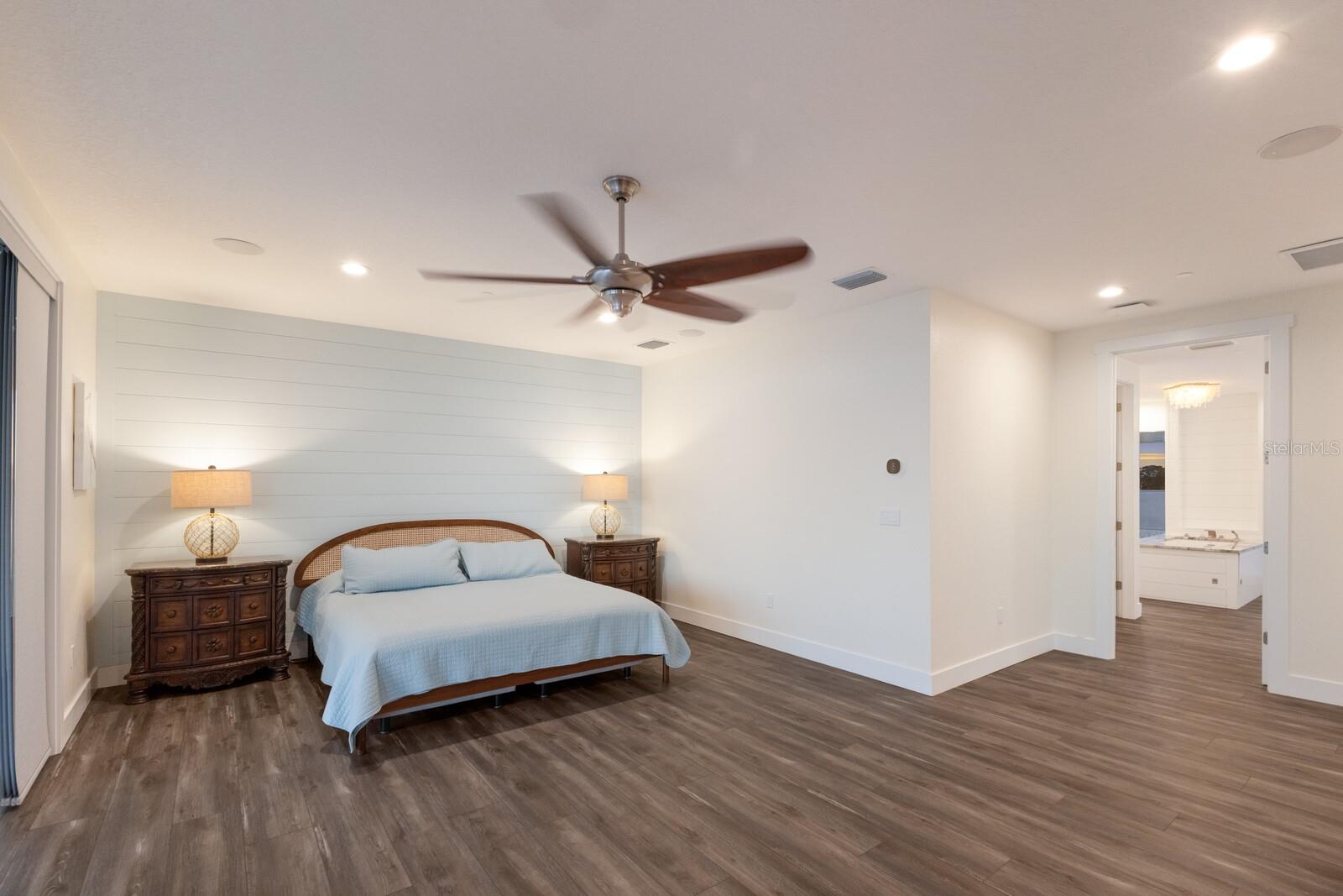 327 RIVERPOINT DR NE, BRADENTON, FL, 34208