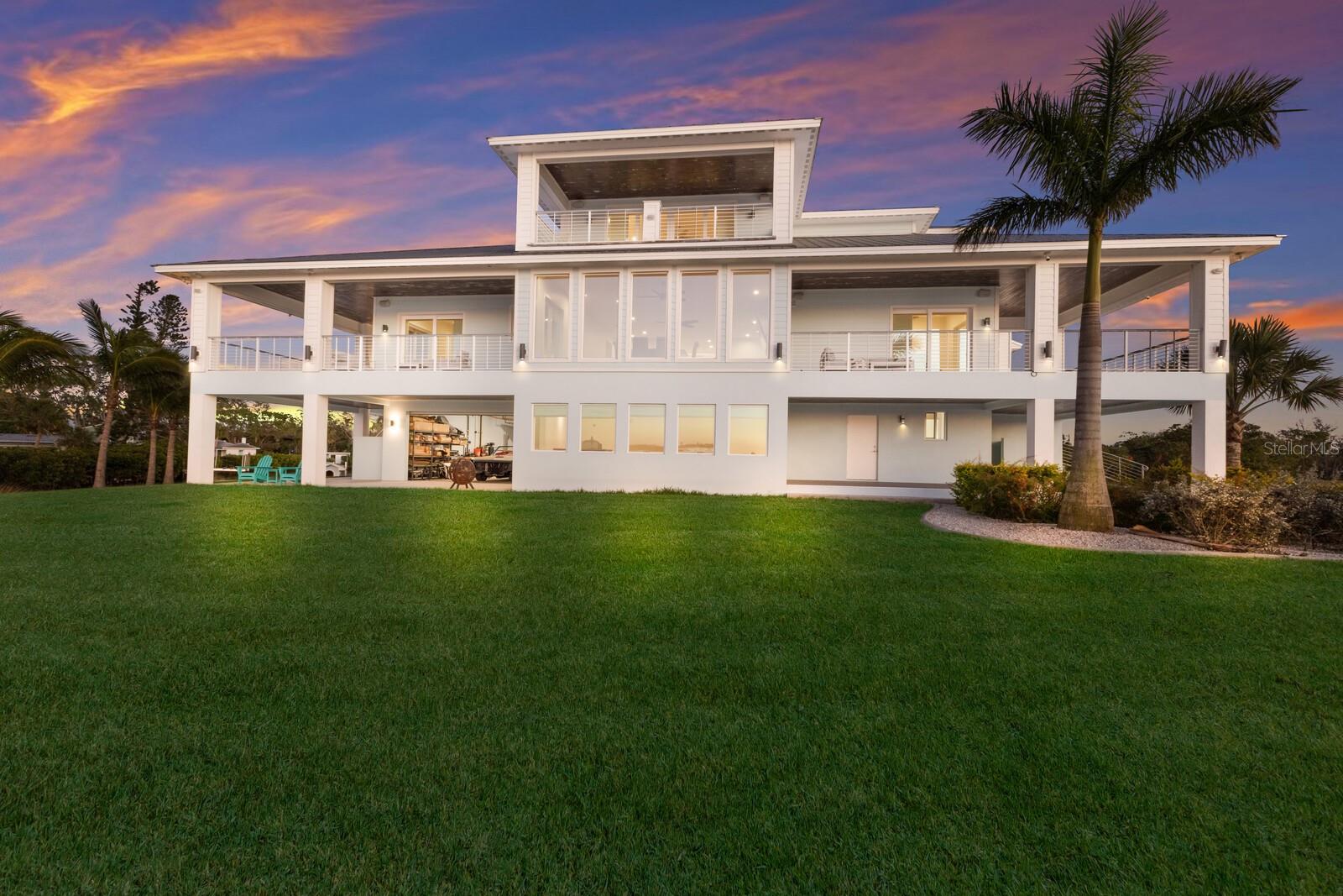 327 RIVERPOINT DR NE, BRADENTON, FL, 34208