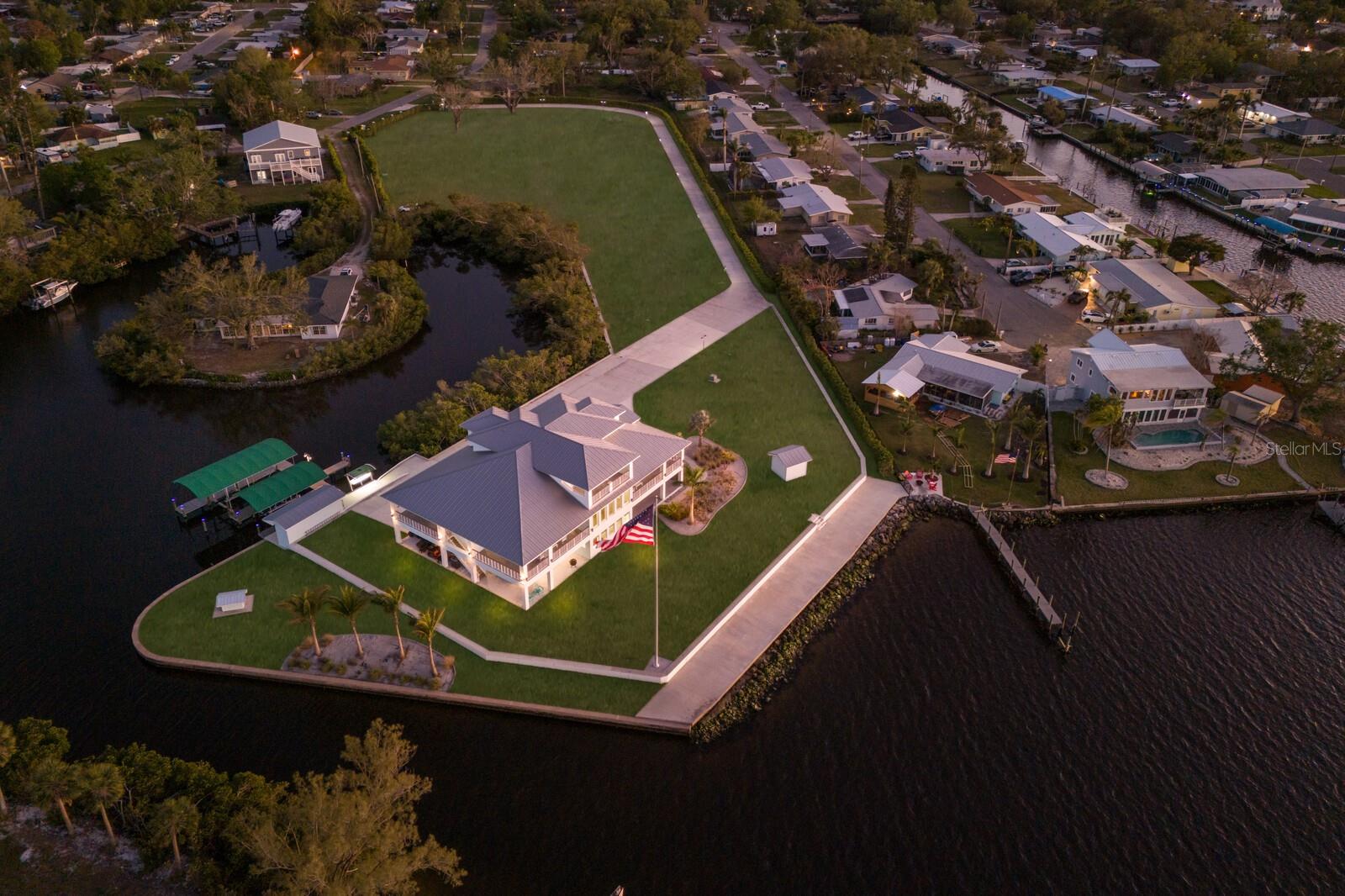 327 RIVERPOINT DR NE, BRADENTON, FL, 34208