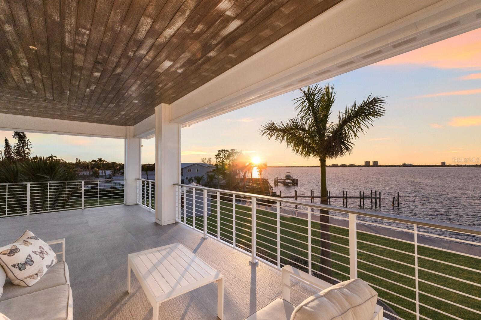 327 RIVERPOINT DR NE, BRADENTON, FL, 34208