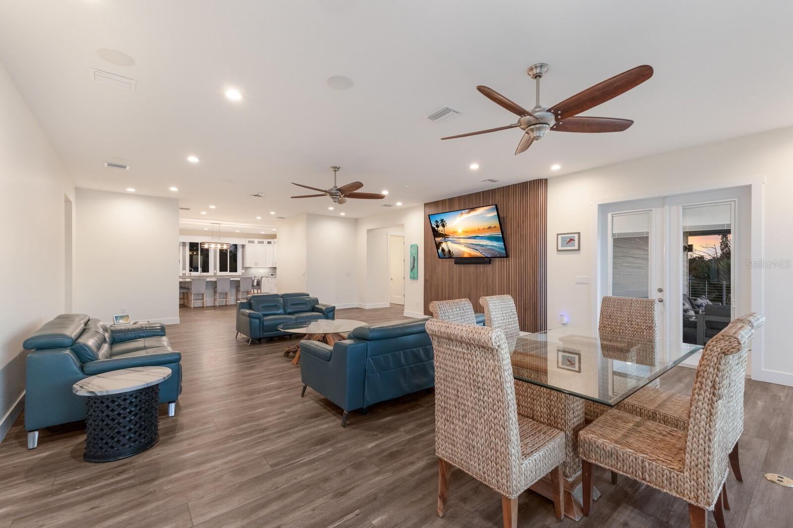 327 RIVERPOINT DR NE, BRADENTON, FL, 34208