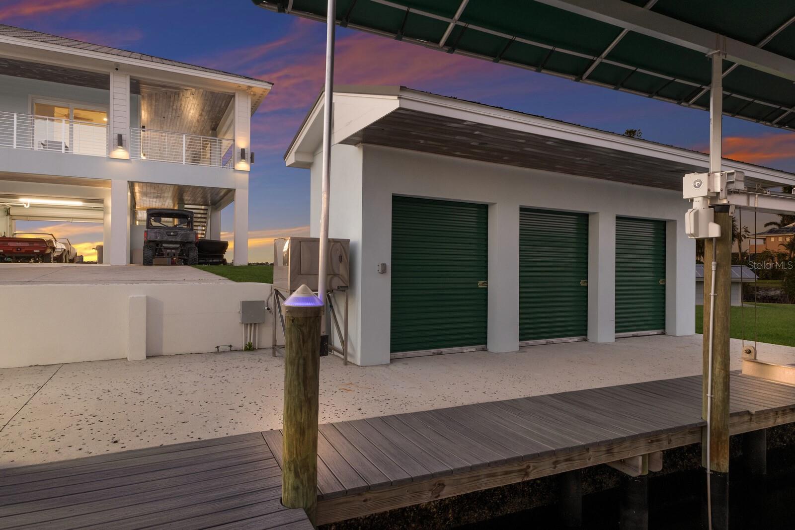 327 RIVERPOINT DR NE, BRADENTON, FL, 34208