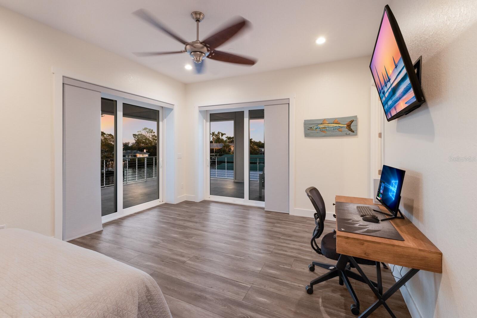 327 RIVERPOINT DR NE, BRADENTON, FL, 34208