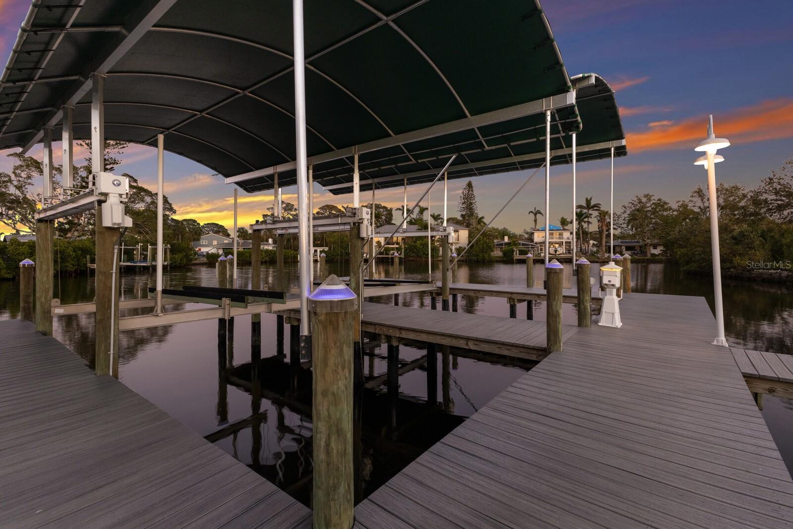 327 RIVERPOINT DR NE, BRADENTON, FL, 34208