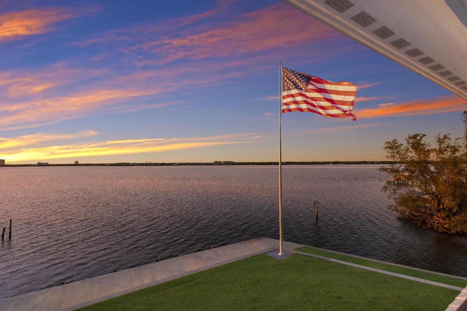 327 RIVERPOINT DR NE, BRADENTON, FL, 34208