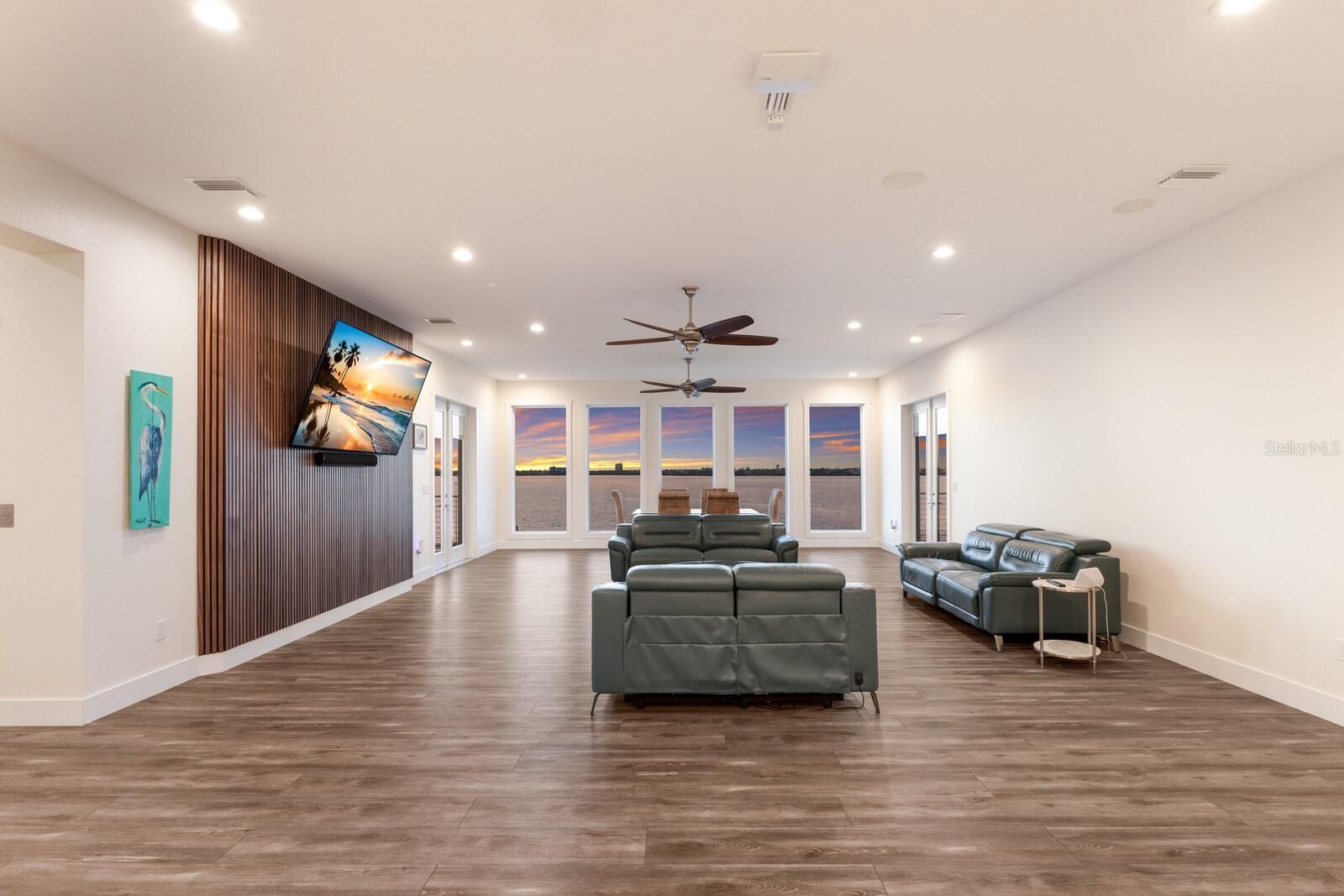 327 RIVERPOINT DR NE, BRADENTON, FL, 34208