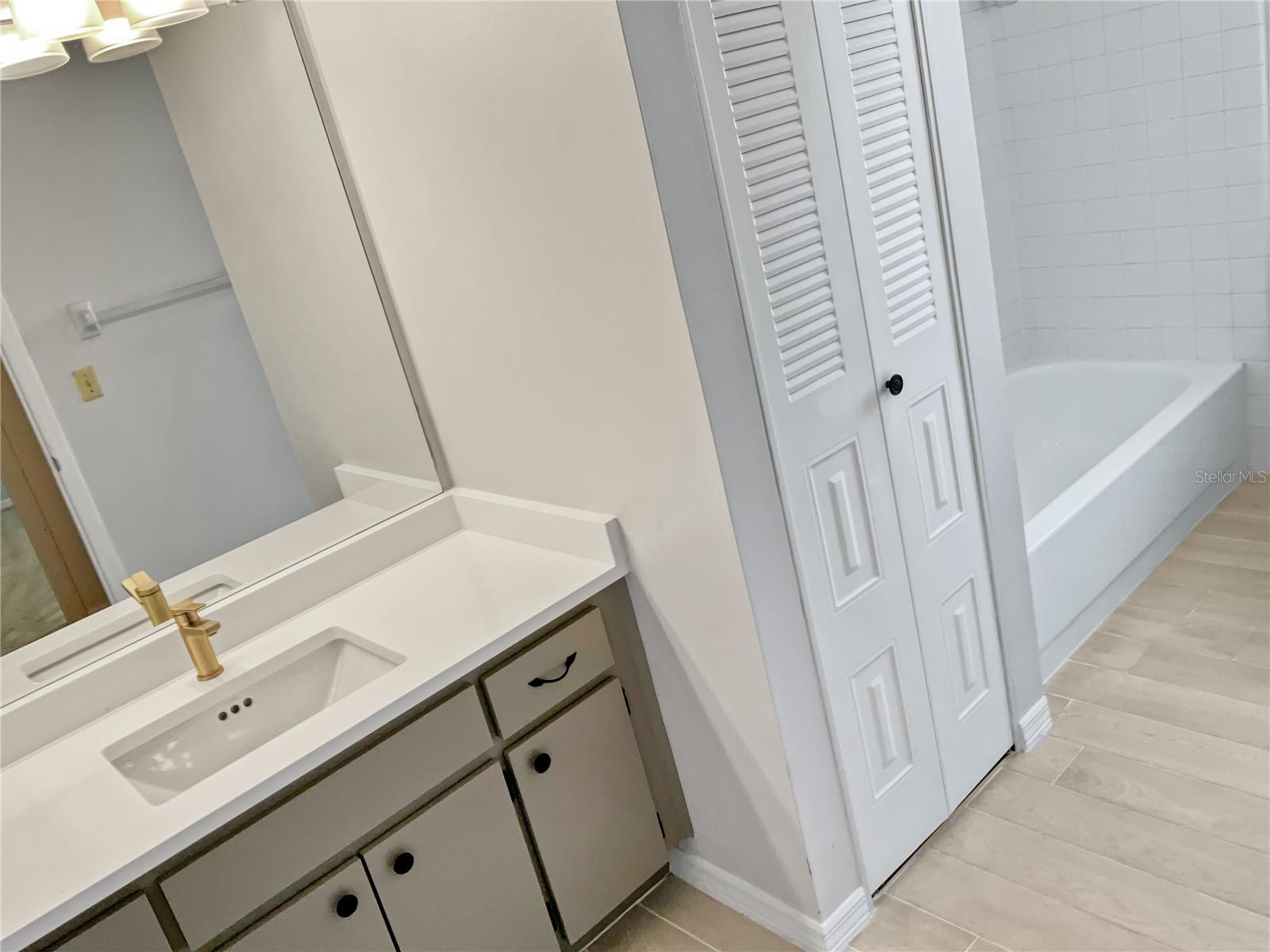 2106 MEADOWLARK LN, SUN CITY CENTER, FL, 33573