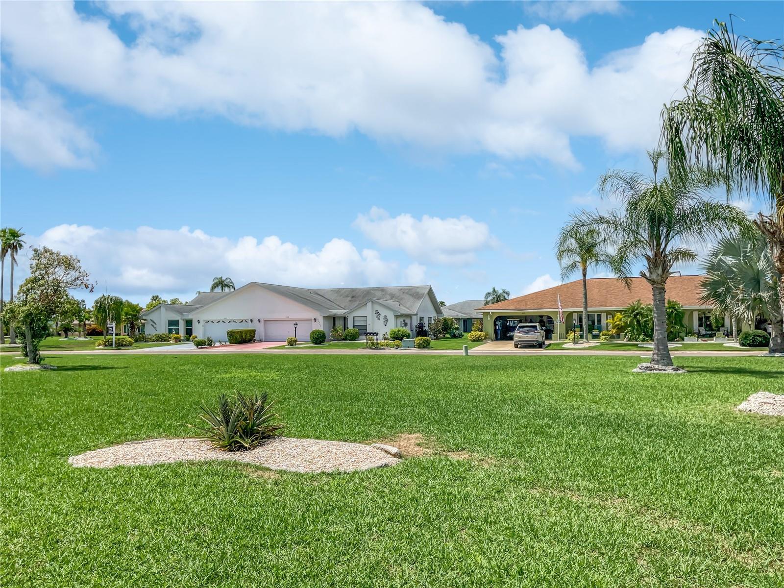 2106 MEADOWLARK LN, SUN CITY CENTER, FL, 33573