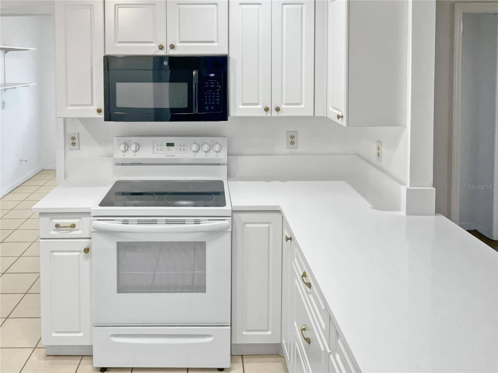 2106 MEADOWLARK LN, SUN CITY CENTER, FL, 33573