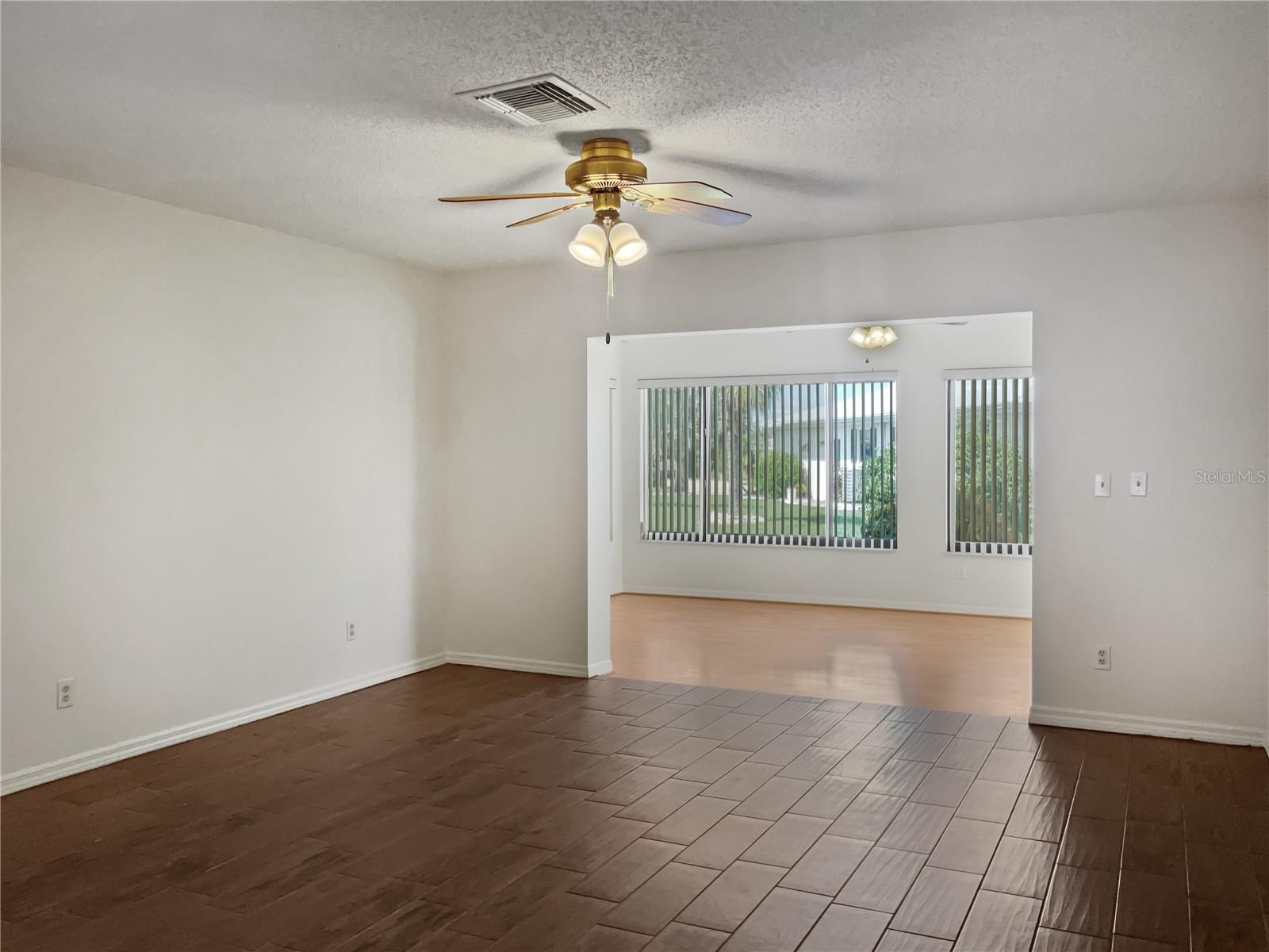2106 MEADOWLARK LN, SUN CITY CENTER, FL, 33573