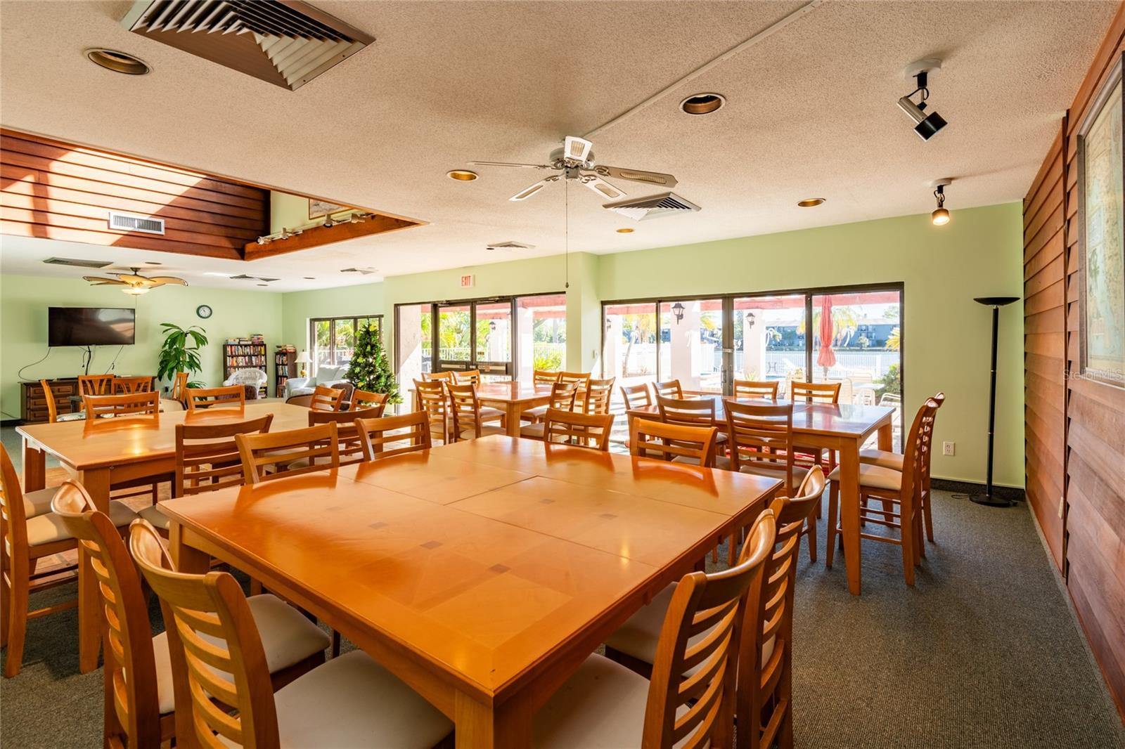 11485 OAKHURST RD #B401, LARGO, FL, 33774