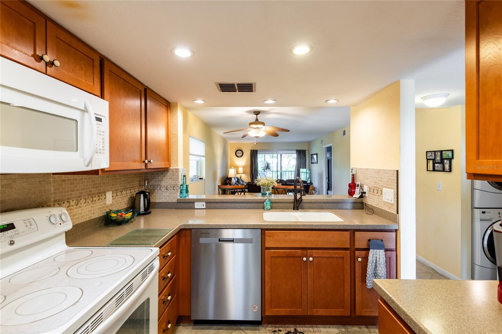 11485 OAKHURST RD #B401, LARGO, FL, 33774