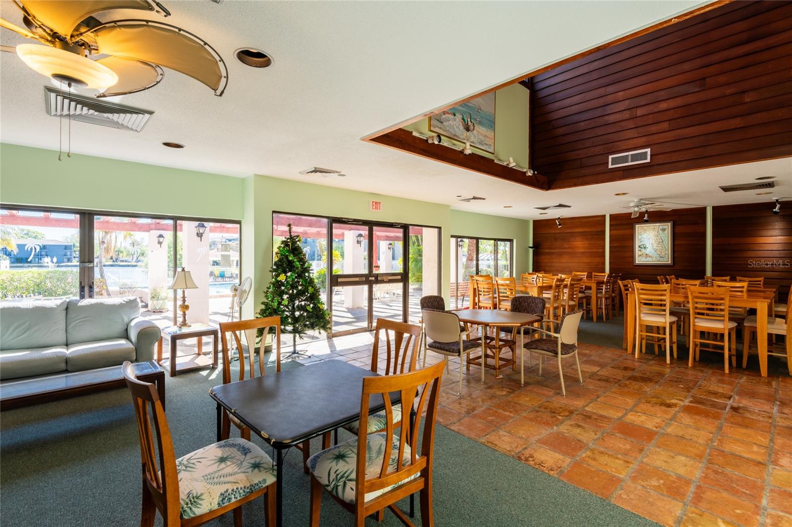 11485 OAKHURST RD #B401, LARGO, FL, 33774